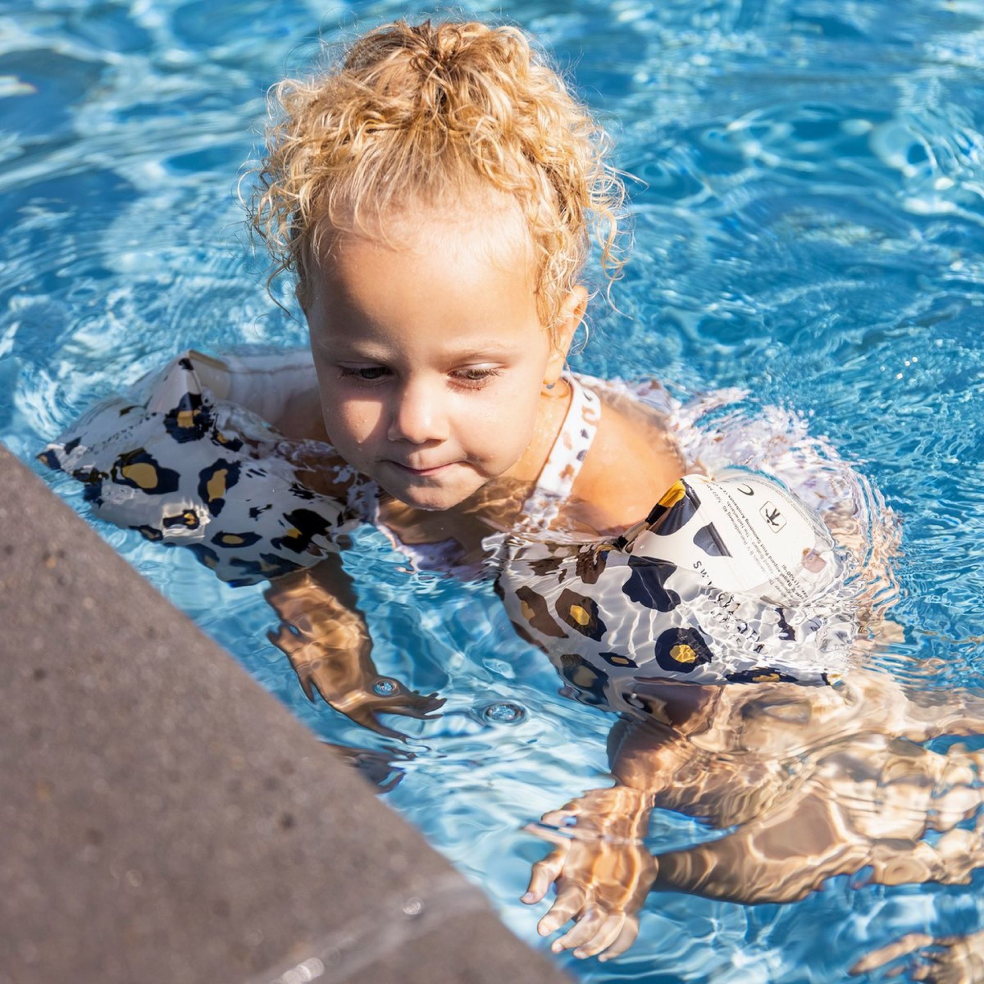 Swim Essentials zwembandjes luipaard beige