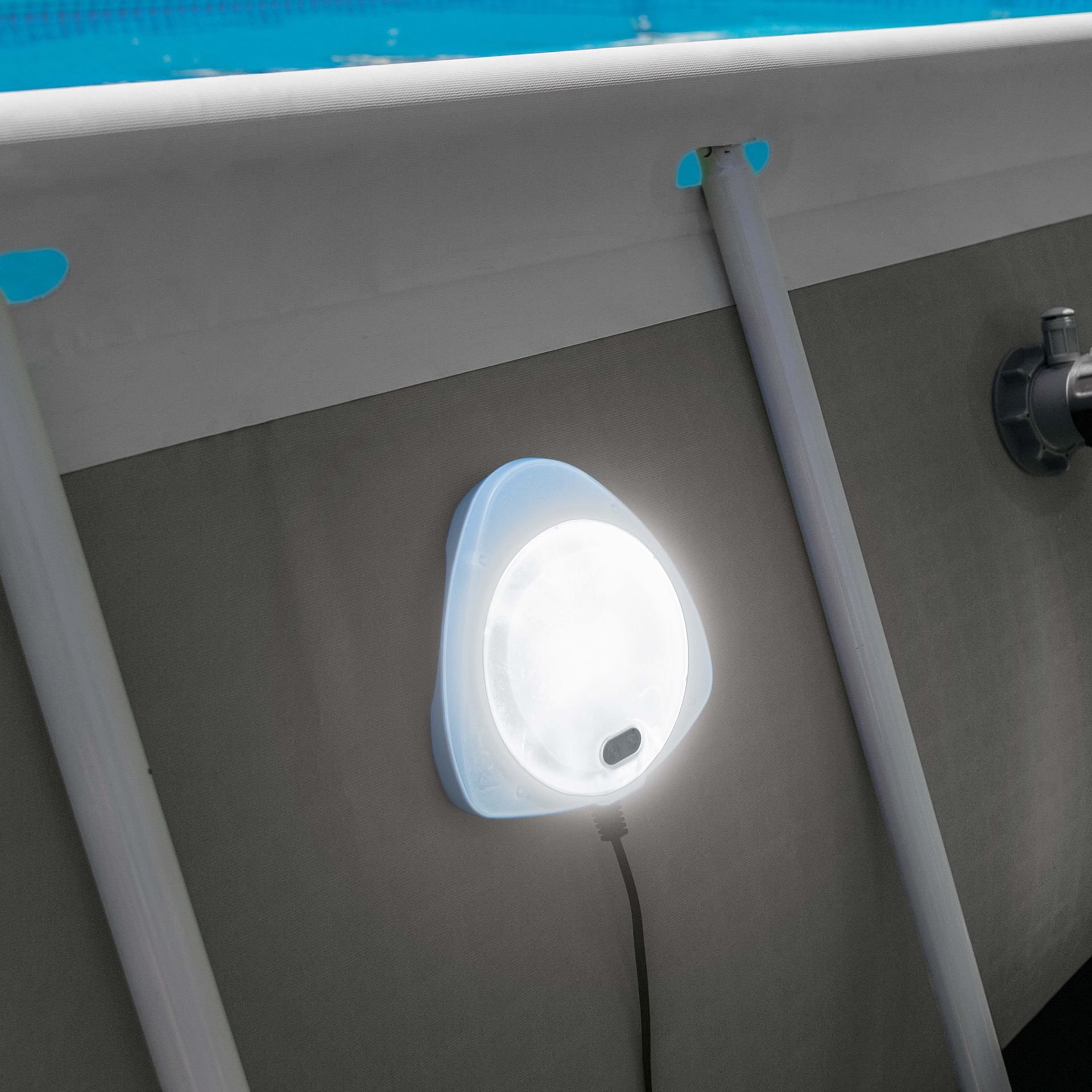 Pool-wall light magnetic for pool intex